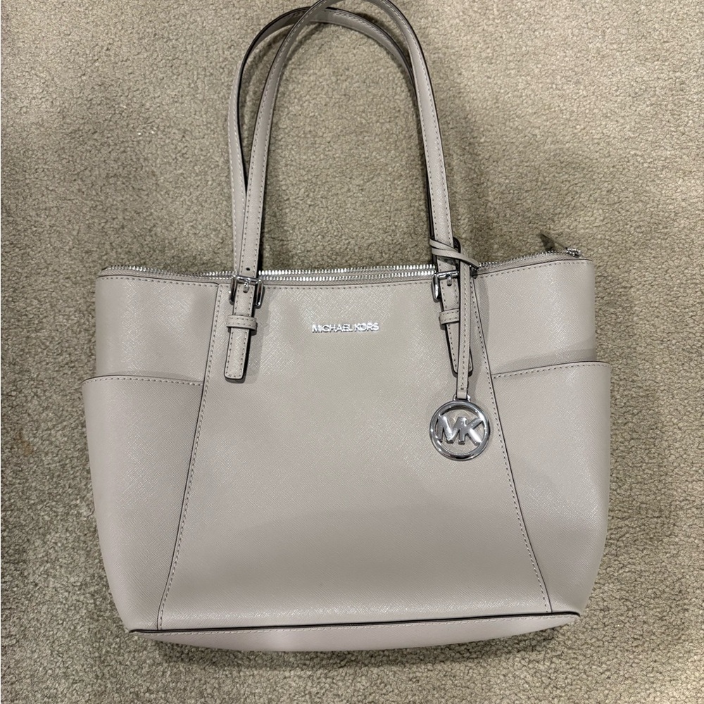 Michael Kors Gray Shoulder Bag with Saffiano Leather